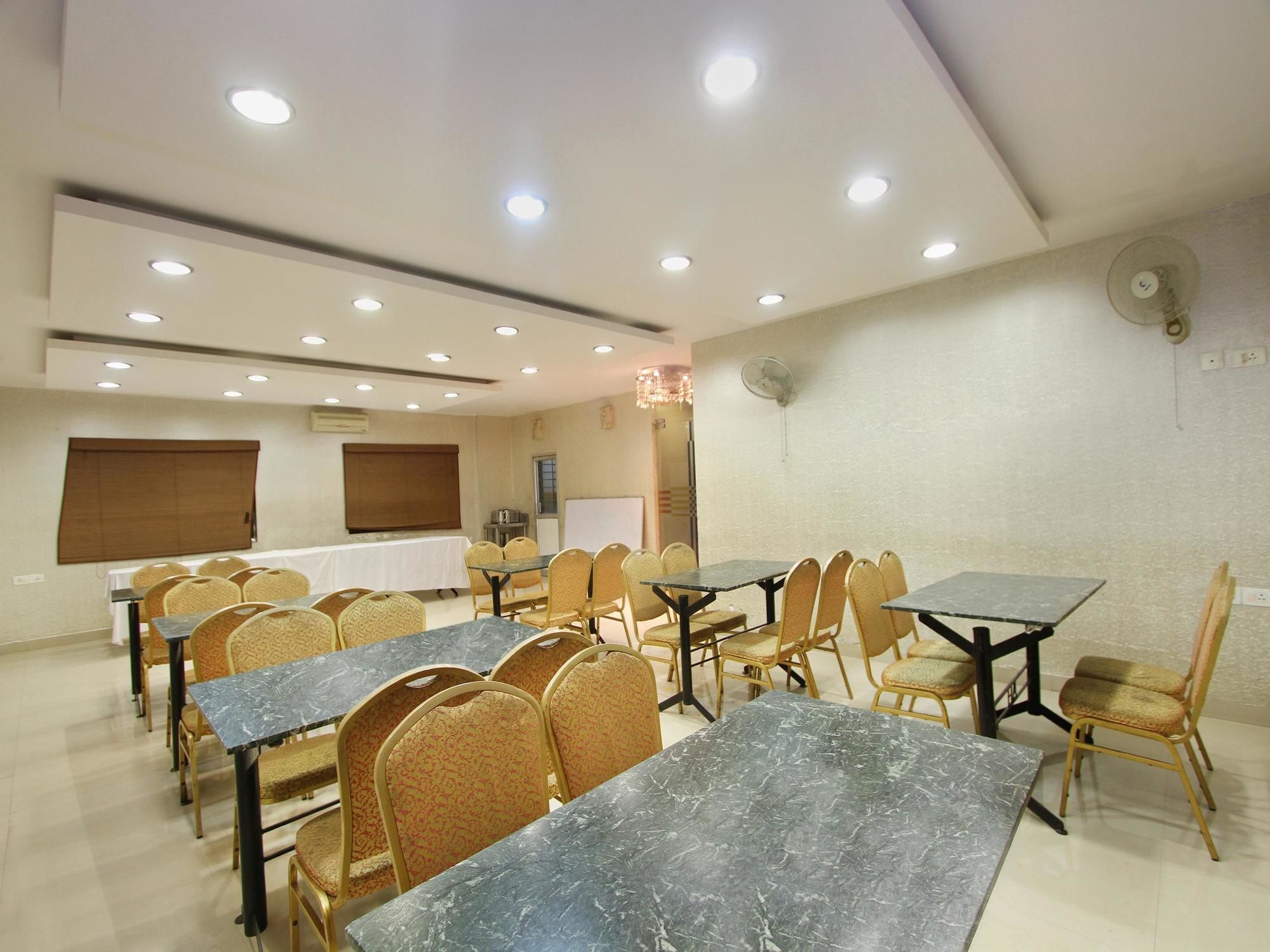 Oyo 435 Hotel Amshi International Bangalore Exteriör bild